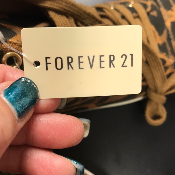 NWT FOREVER 21 ANIMAL PRINT HIGHTOP TENNIS SHOES - Picture 7 of 8